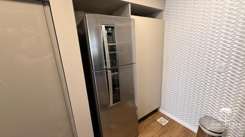 Dutra Apartment | Fully equipped apartment near Hollywood Dream Car