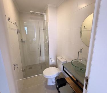 Rio Branco Apartment | Studio moderno, perto de tudo com garagem e ar