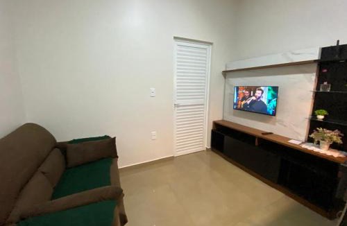 Parque das Palmeiras House | Casa linda e nova, 01 suíte, 02 camas - até 03 pessoas