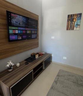 Quatro Barras House | Casa nova, completa, um refúgio na natureza a 30 min de Curitiba com Wifi e estacionamento, lago de pesca e muito mais