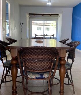 Morro das Pedras House | Casa Mar Alto, casa compartilhada com vibe de hostel a poucos passos da Praia Morro das Pedras em Florianópolis