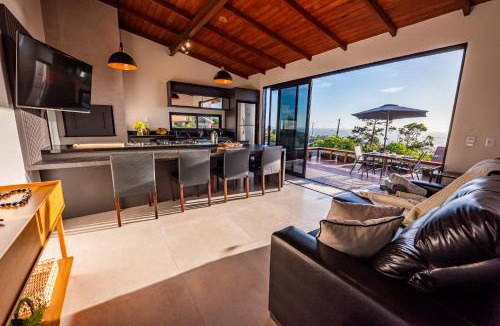 Ribanceira House | Casa exclusiva com a Melhor Vista da Praia do Porto, Jacuzzi privativa e Pet Friendly - perfeita para casais