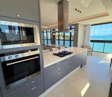 Centro Apartment | Apartamento Frente Mar com vista praia em Itapema