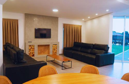 Foz do Iguacu House | Private Retreat in Foz do Iguaçu | Pool & Lake