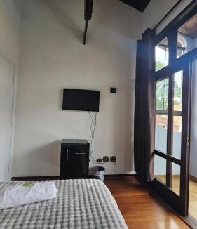 Jardim Social House | Hospedagem Jardim Social,Quartos Econômicos e Suítes, Estacionamento Grátis