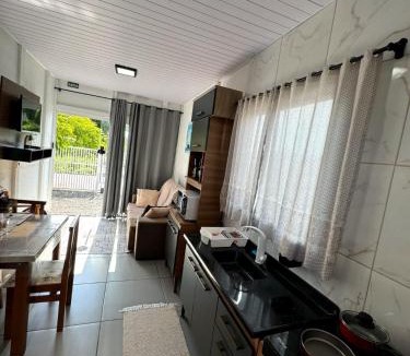 Praia da Armacao do Itapocoroi House | CASA CLIMATIZADA COM HIDROMASSAGEM PRÓXIMO BETO CARRERO E PRAIAS - Casa 1 DuMar Hospedagem
