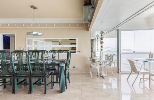 Morro do Maluf Apartment | Varanda panorâmica no Guarujá
