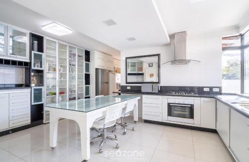 Jurere Internacional House | Duplex w/pool 800m from the beach in Jurerê DME025