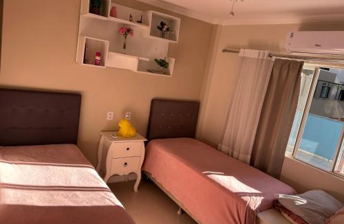 Centro House | Beira da praia, Quarto para até 2 pessoas, econômico, básico e confortável