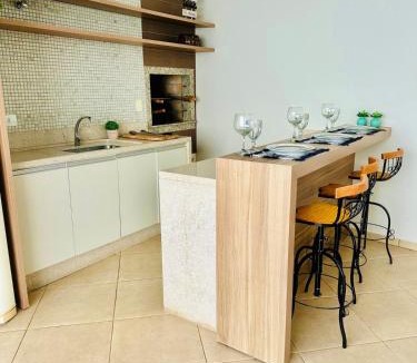 Neva Villa | Lindo sobrado central com piscina aquecida