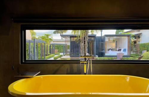 Vila Suica Apartment | Tiny House Londres | Estilo + Banheira +| Gramado