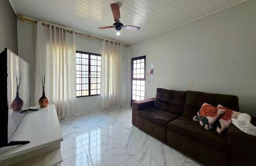 Vila Yolanda House | Casa ao lado da Av Das Cataratas com quintal
