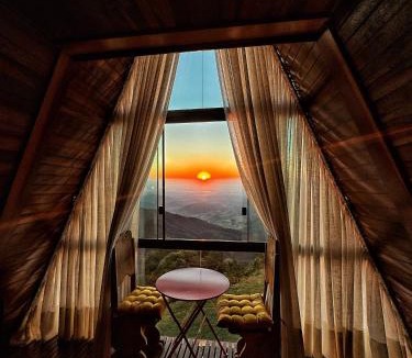 Monteiro Lobato Cabin | Mirante 45 - O Chalé mais alto do Brasil, localizado a 24km de Campos do Jordão