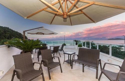 Bombas Apartment | Varandas do Atlântico 01B – Oceanfront Building - 4 Bedrooms - 1 Parking Space | Bombas Beach