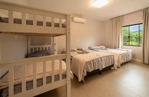 Joinville House | Recanto Vultuoso- Casa de campo - Area Gourmet Completa- Piscina aquecida-Quadra de areia-Cancha de Bocha-Hospedagem e eventos-para eventos cobramos taxa extra por pessoa