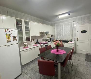 Capao da Imbuia House | Triplex 5 min do Jardim Botânico