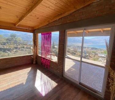 El Mollar House | Casa en la montaña con gran vista al valle y lago