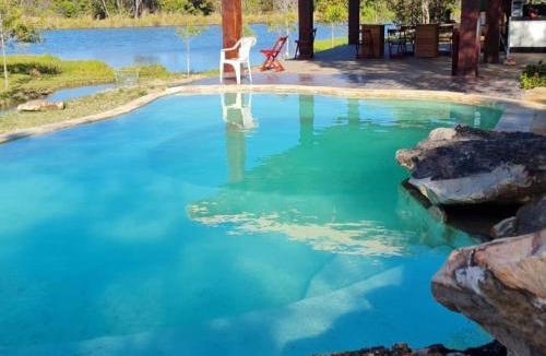 Jaboticatubas House | Chalé com hidromassagem e piscina com cascata natural defronte Lagoa Lagoa na Serra do Cipó