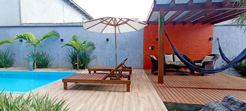 Muquem House | Sobrado com 3 Suítes, Piscina, Sala de Jogos, Garagem para 4 Carros
