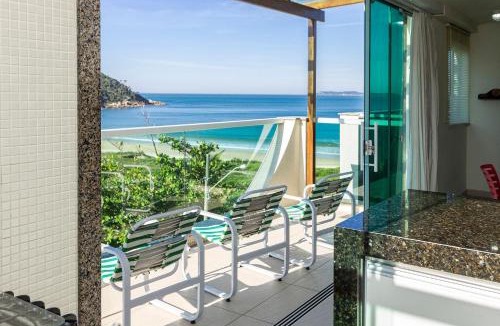 Quatro Ilhas Apartment | Solar das Ilhas 303 – Linda Cobertura Duplex com Piscina Privativa e Vista Panorâmica para o Mar de Quatro Ilhas.