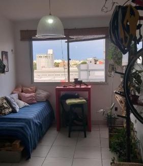 Cidade Baixa House | Quarto suite individual Compartilha somente a cozinha com o morador e sua cachorra Chori