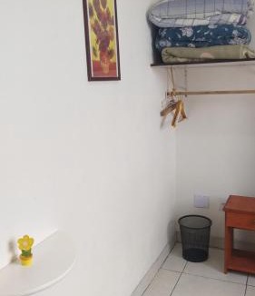 Cidade Baixa House | Quarto suite individual Compartilha somente a cozinha com o morador e sua cachorra Chori