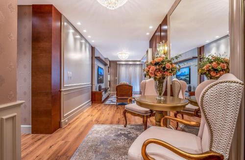 Vila Suica Apartment | Flores da Montanha 102B - Apto LUXO na Av Borges de Medeiros - 600m da Rua Coberta Gramado