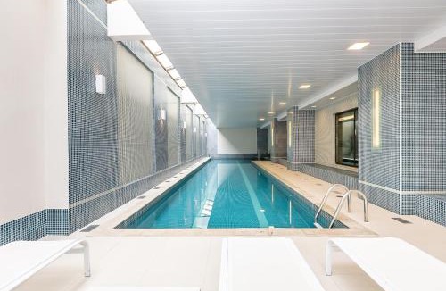 Batel Apartment | Luxuoso Apt Batel - 4 Minutos do Shopping Pátio Batel c/Garagem, Piscina, Sauna e Academia