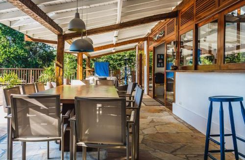 Saco da Capela House | House with deck and pool near Saco da Capela Beach in Ilhabela