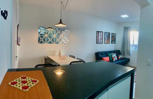Bigorrilho Apartment | 707- Apartamento Encantador, amplo e decorado, quarto, sala, cozinha, mobiliario moderno, cozinha completa com utensílios , Excelente vista da cidade e localização privelegiada no bairro Bigorrilho