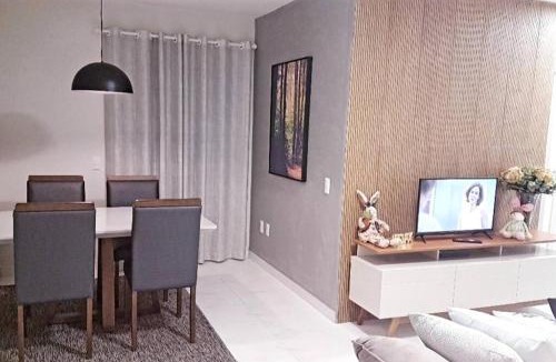 Imigrantes Apartment | Apartamento CONFORTO CLIMATIZADO prox do SHOPPING NAÇÕES prox ABBA Church - cozinha completa - Ar condicionado - WiFi - Smart Tv 32' - Youtube e Apps - estacionamento privado - Portaria 24h - Acomoda até 8 pessoas - Anfitriã SuperHost no BNB 5 Estrelas