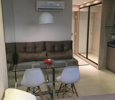 Reboucas Apartment | Estudio moderno com linda vista para a Serra