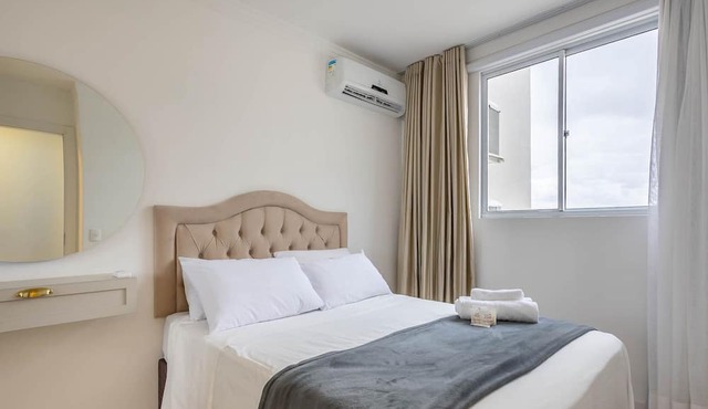 Apt w/BBQ & Balcony, 400m From the Beach Leaa0506
