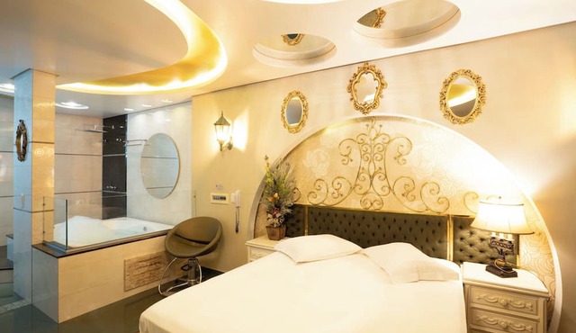 GOLDEN MOTEL