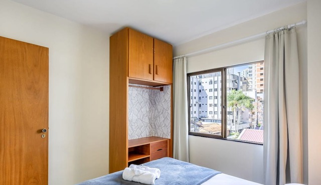 3BR apt w/Balcony, 150m to sea Meia Praia Eis305