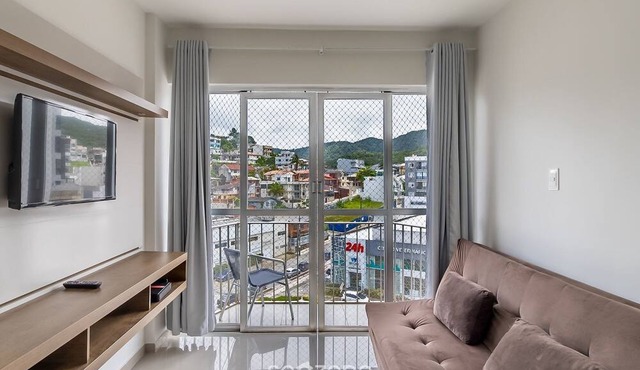 Modern Apartment Near the BC Ferris Wheel Mbh0601