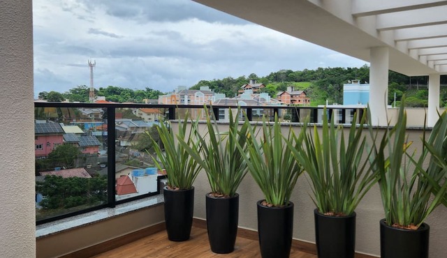 New, modern, quiet loft, in an upscale neighborhood, in the geographic center of the island.