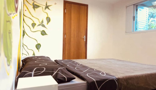 Island Vibe Nomads - Adventure Hostels