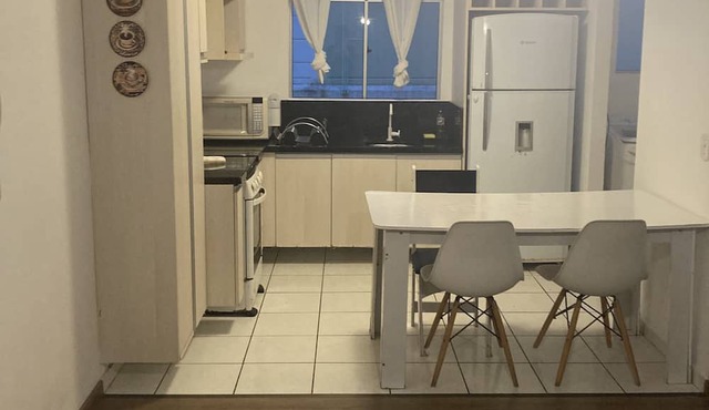 Lugar recém Pintado e piso novo. Já com roupas de cama e toalhas. Uma vaga !