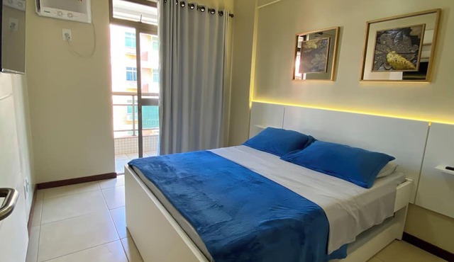 Fully furnished apartment with 3 bedrooms and 2 parking spaces.