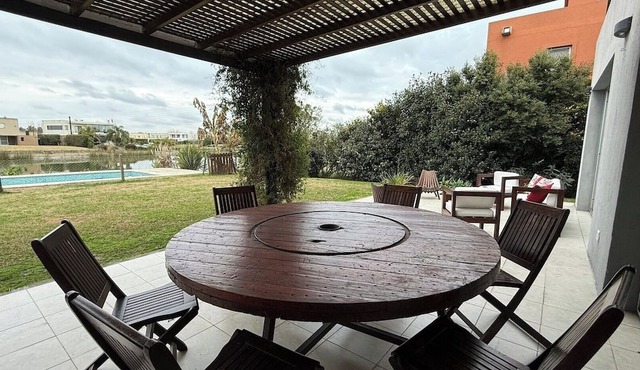 San Benito Gated House w/Pool - Sleeps 10 in Buenos Aires