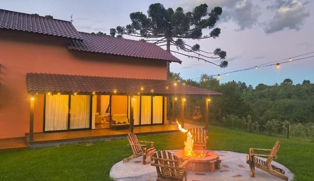 Country house in Lages, Aconchego Serrano, with outdoor hot tub.