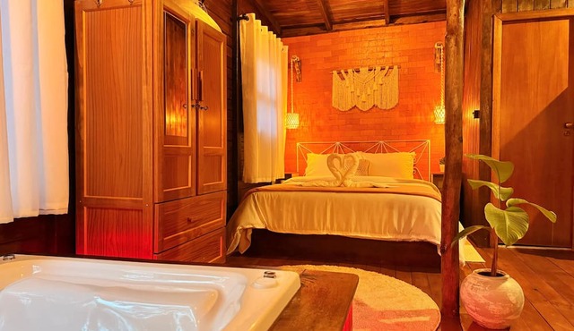 Rustic chalet in the middle of the forest 14 km from Balneário Camboriú, super private.