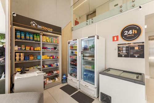 Apartamento 1307 - Manhattan Tower · Refúgio Urbano no Centro com Rede na Sacada | 3p