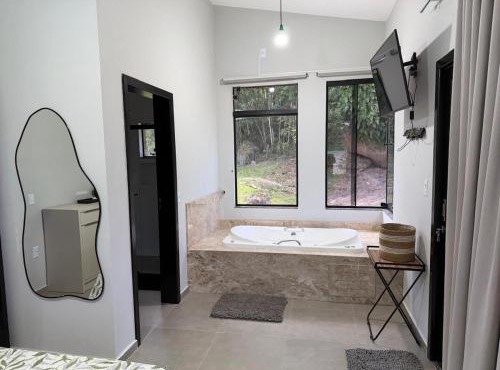 Cabana com hidromassagem em Reserva Natural