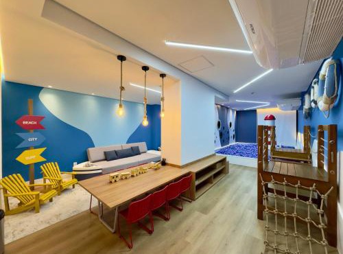 Apartamento em Condomínio Frente-Mar com Piscinas, Jacuzzi Aquecida, Sauna, Academia, Brinquedoteca, Churrasqueira na Sacada, Cozinha Completa