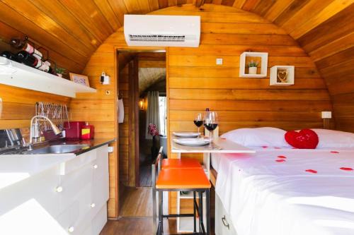 Cabana barril charmosa com hidro
