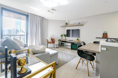 Apartamento com Varanda e Ar no Centro de Blumenau