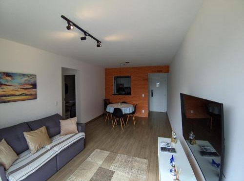 Apartamento 2 Quartos para 6 Pessoas com Garagem Ar Condicionado Escritório privativo WiFi6 800Mb em Frente ao Hospital Sadalla