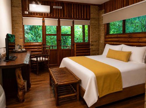 La Aldea De La Selva Lodge
